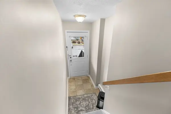 614 Tanguay CT, Kanata, ON K2L 3X3