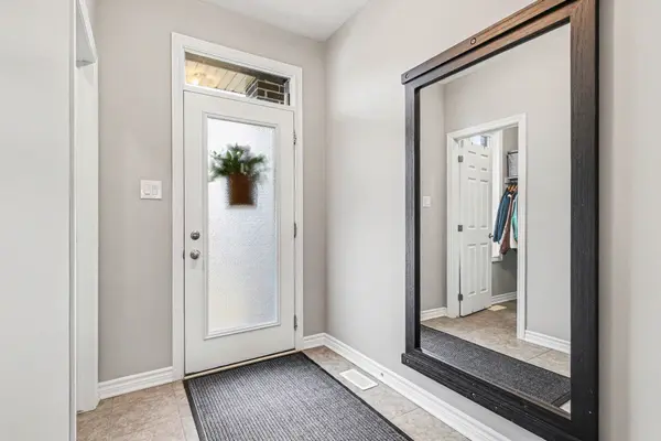 530 Cope DR, Kanata, ON K2V 0N8