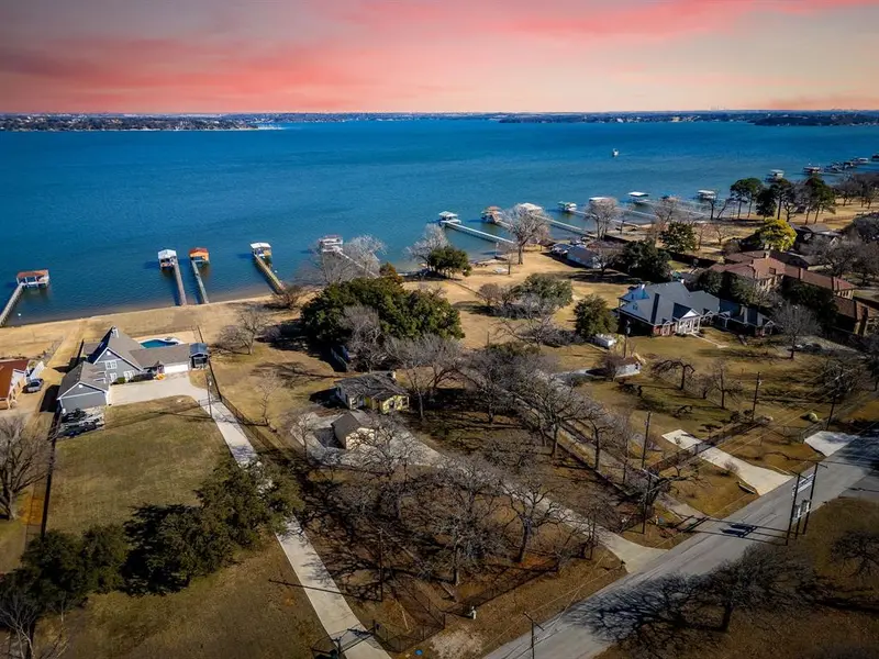 218 N Broadway Road, Azle, TX 76020