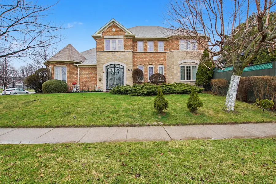 342 Saginaw Pkwy, Cambridge, ON N1T 1R8