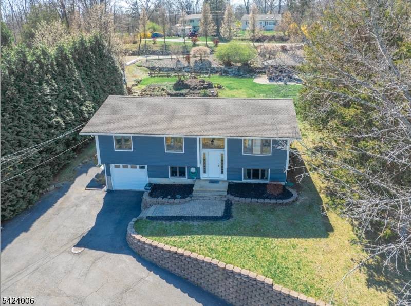 19 Valley Dr W, Vernon Twp., NJ 07418
