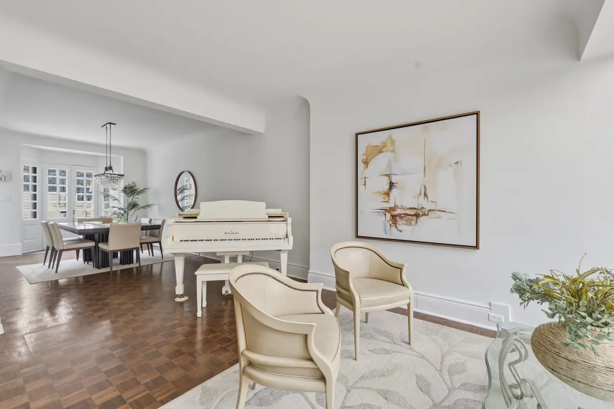 18 Tranby AVE, Toronto C02, ON M5R 1N5