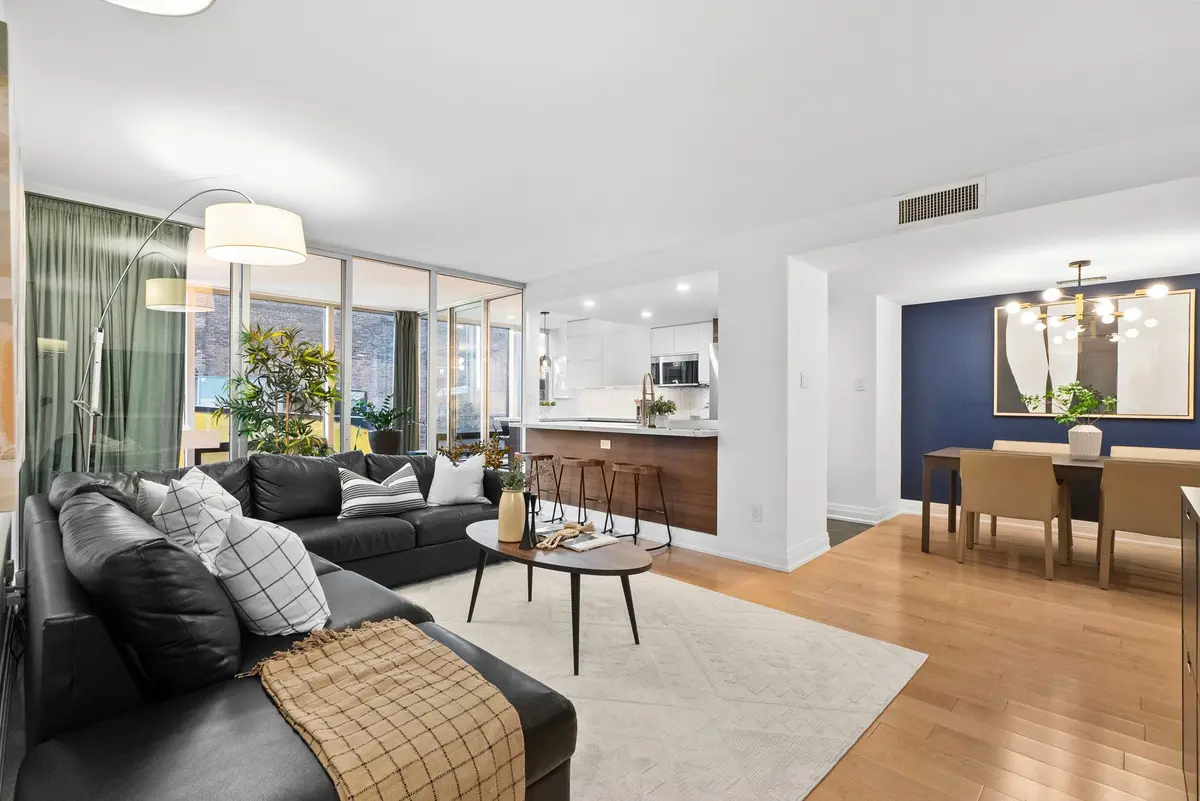 30 Wellington ST E #404, Toronto C08, ON M5E 1S3