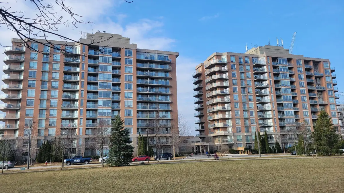 1150 Parkwest PL #409, Mississauga, ON L5E 3K4