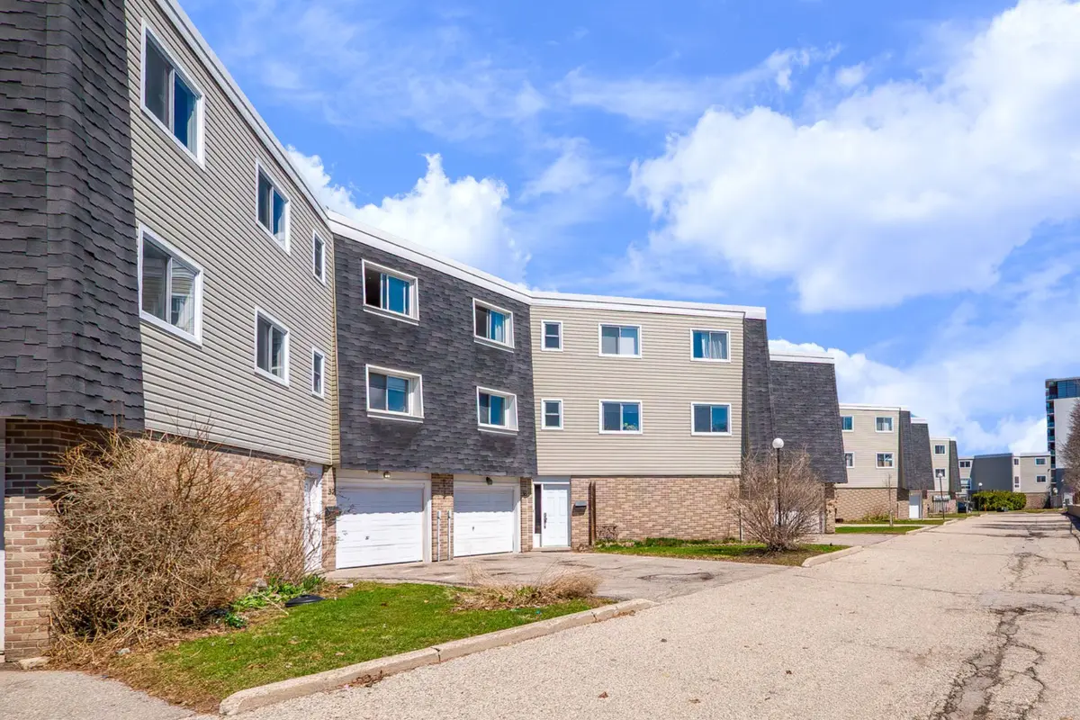 60 Elmsdale DR #36, Kitchener, ON N2E 2G4