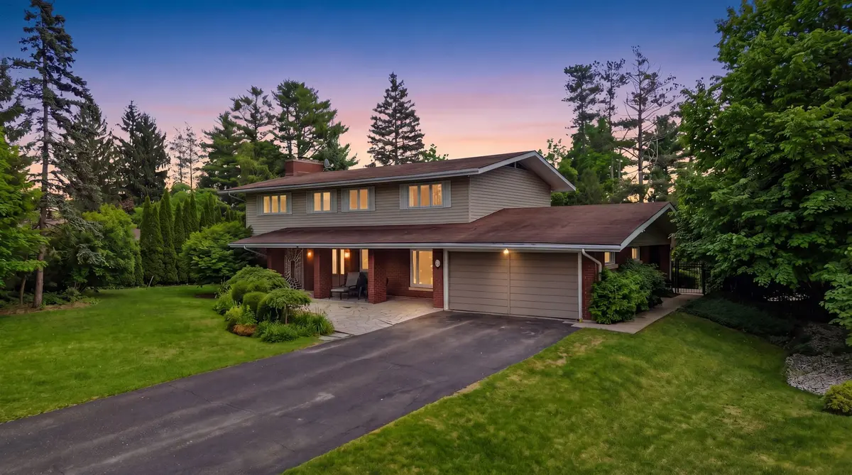 6 Summit CIR, Norfolk, ON N3Y 3K8