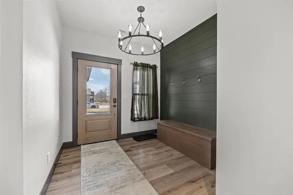 3060 Sunflower St, Ely, IA 52227