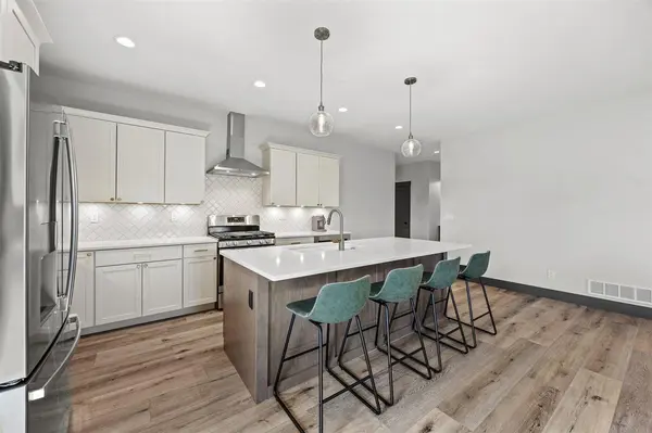 3060 Sunflower St, Ely, IA 52227