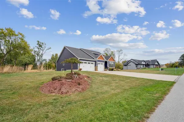 2906 Sydney Ct NE, Swisher, IA 52338