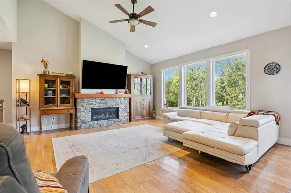 2906 Sydney Ct NE, Swisher, IA 52338