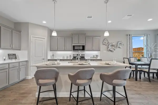 105 RINGTRAIL Drive, Rhome, TX 76078