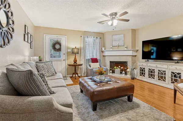 22 Abbey Road, Euless, TX 76039