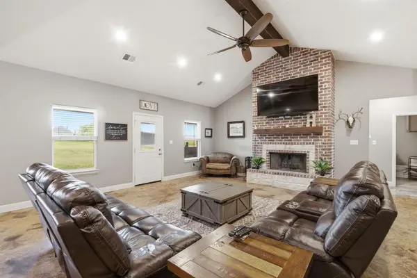 1012 Justin Drive, Springtown, TX 76082