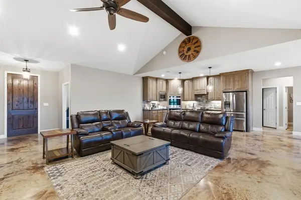 1012 Justin Drive, Springtown, TX 76082