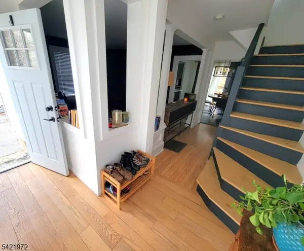 5 Cedar St, Newton Town, NJ 07860