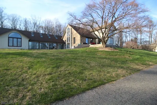 3 Hillbrook Lane, Holland Twp., NJ 08848