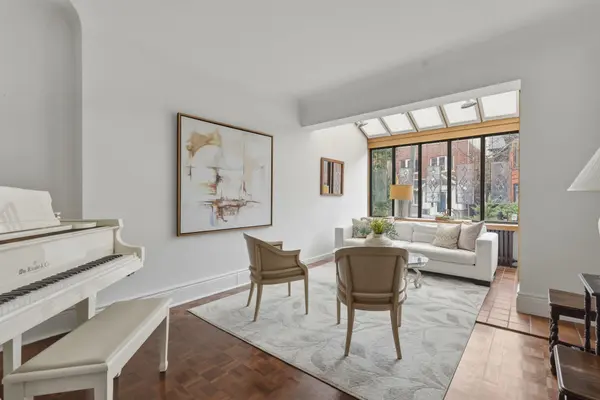 18 Tranby AVE, Toronto C02, ON M5R 1N5