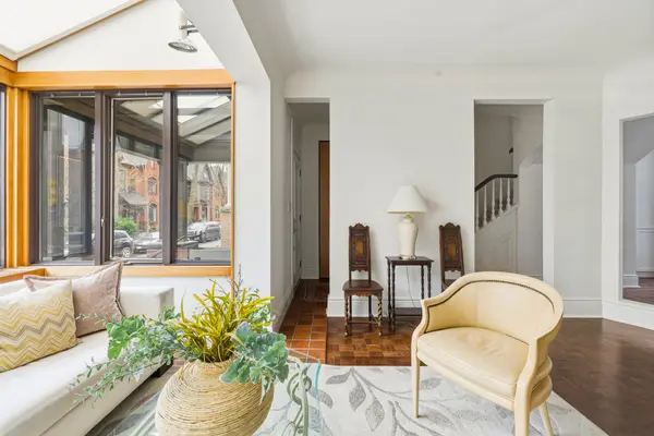 18 Tranby AVE, Toronto C02, ON M5R 1N5