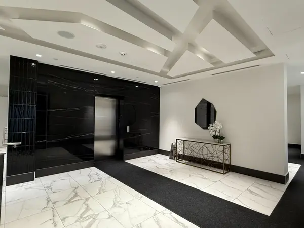 50 Dunfield AVE #715, Toronto C10, ON M4S 0E3