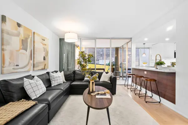 30 Wellington ST E #404, Toronto C08, ON M5E 1S3