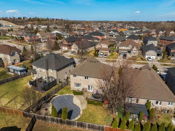 14 Whitestone DR, Georgina, ON L4P 0A3