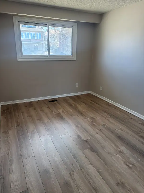 108 MULCASTER ST, Barrie, ON L4M 3M6