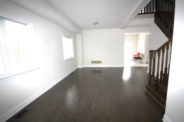 66 White CRES, Barrie, ON L4N 5Z9