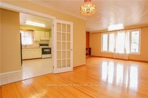 31 Lakeland DR #Upper Level, Toronto W10, ON M9V 1M8