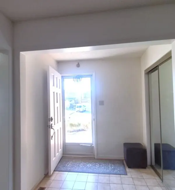 1964 Aldermead RD #Upper, Mississauga, ON L5M 3A1