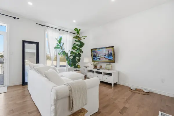 22 Marshall DR #7, Guelph, ON N1E 0M9