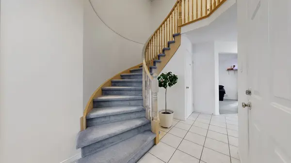 201 Fano DR, Hamilton, ON L8W 3X3