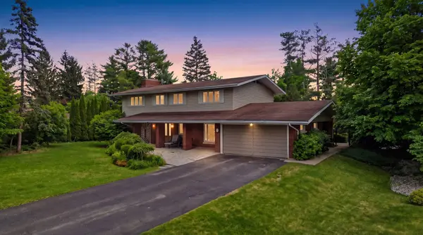 6 Summit CIR, Norfolk, ON N3Y 3K8