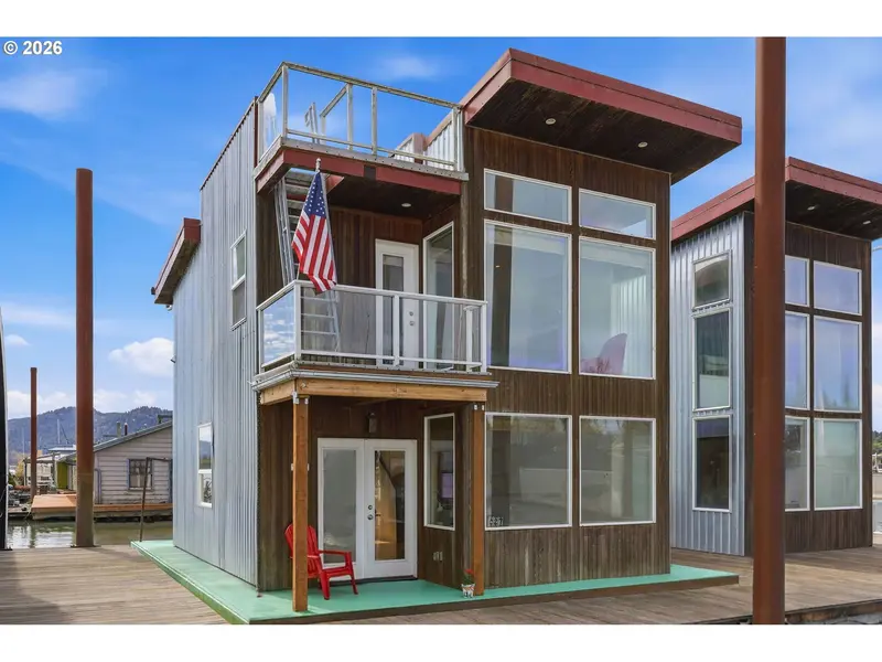 34326 JOHNSONS LANDING RD #C-27, Scappoose, OR 97056