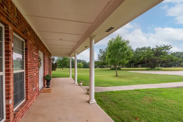 262 Briar Creek Road, Whitesboro, TX 76273