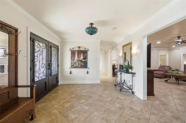 2000 Lakehill Court, Arlington, TX 76012