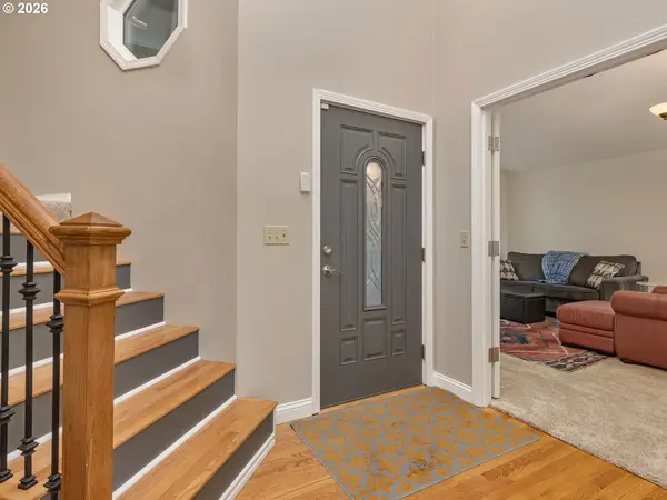 17765 HILLSIDE DR, West Linn, OR 97068