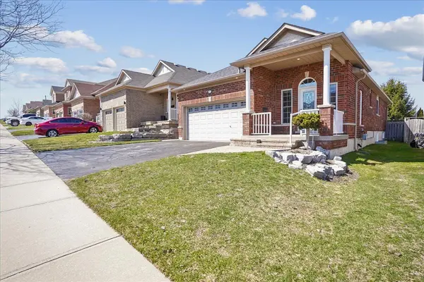 38 Bingham Gate, Clarington, ON L1E 3K3