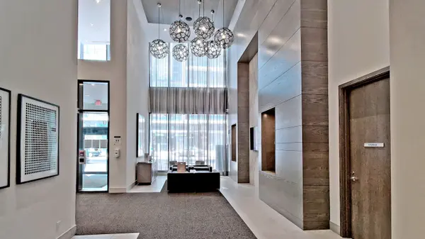 510 Curran PL #2104, Mississauga, ON L5B 0J8