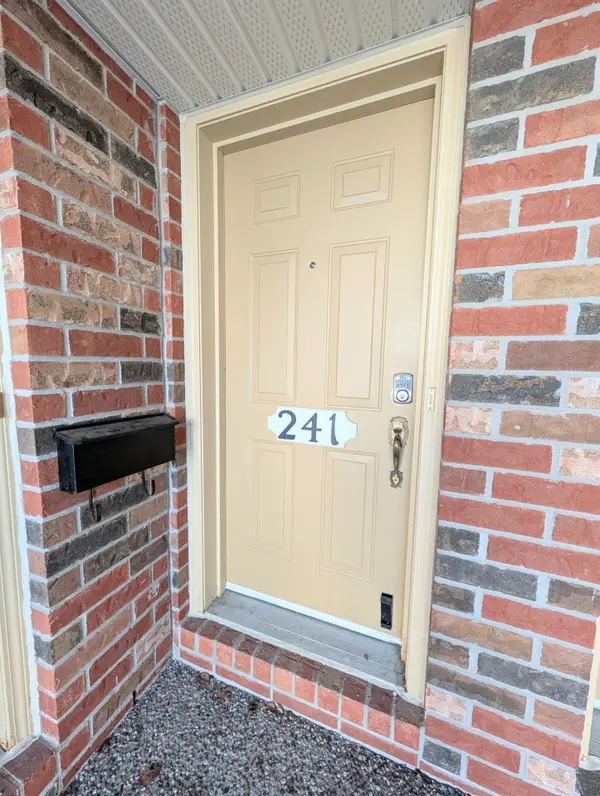 241 Keltie Private, Barrhaven, ON K2J 0A2