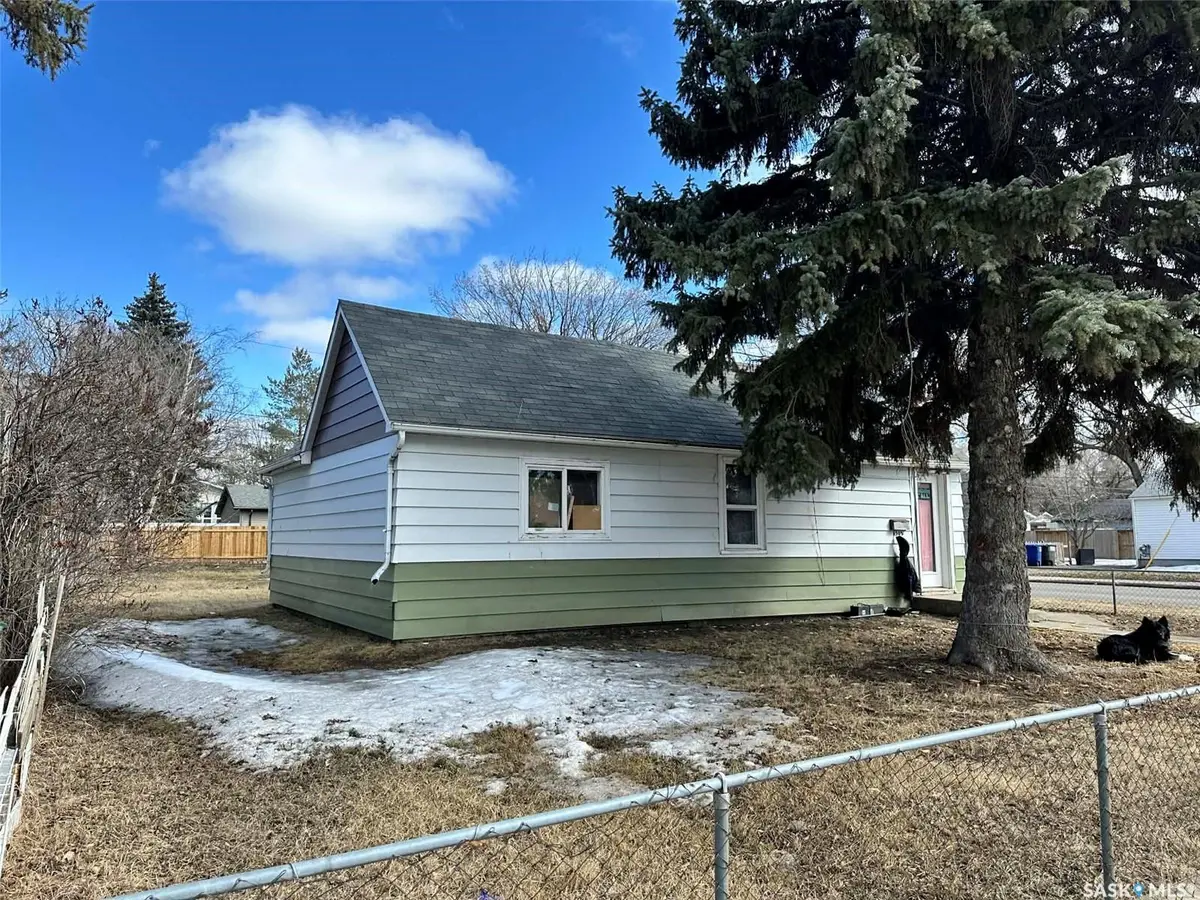 1502 F AVENUE N, Saskatoon, SK S7L 1X9