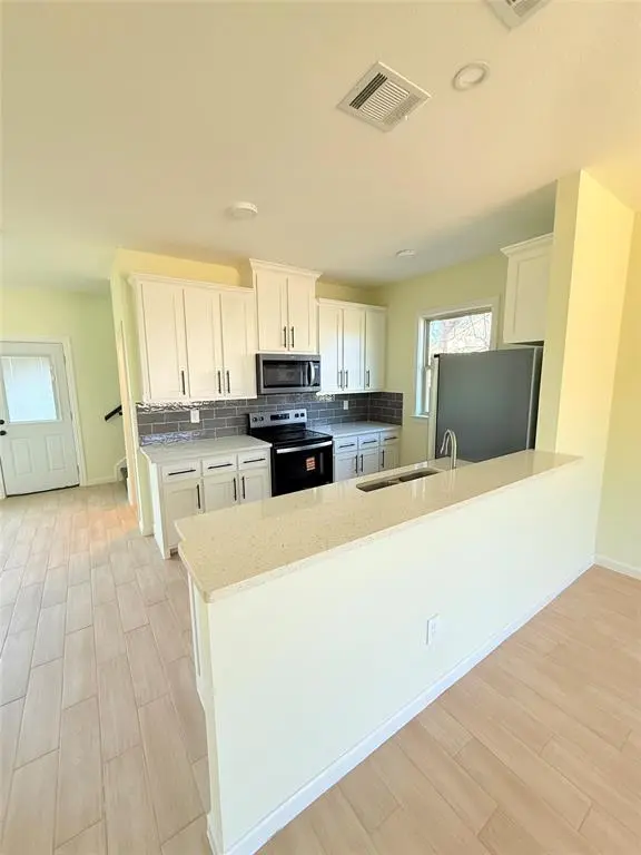 2864 Burchill Road, Fort Worth, TX 76105