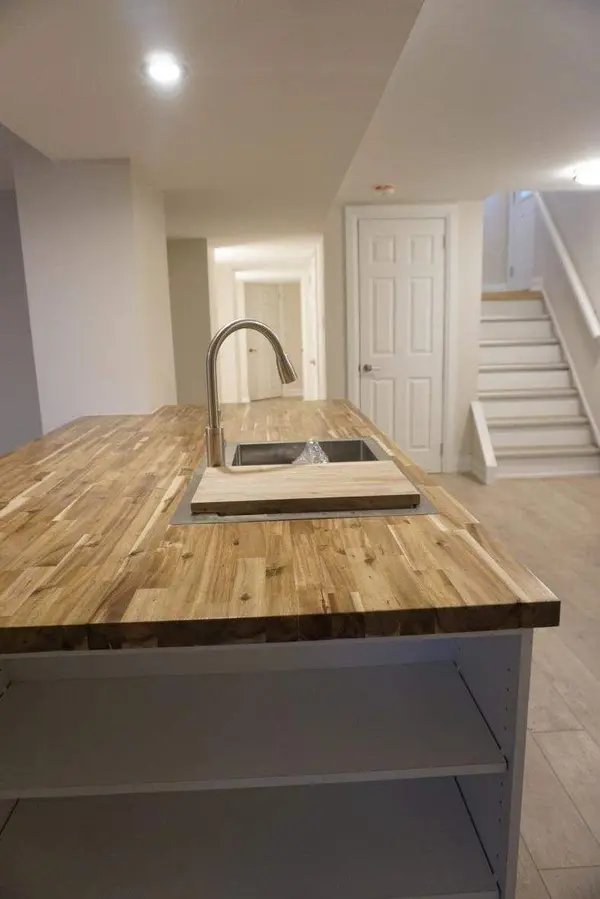 77 Cromwell AVE #LOWER, Oshawa, ON L1J 4T5