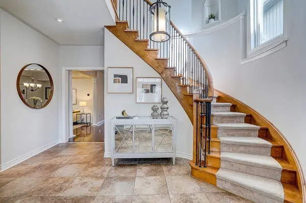 81 Helston CRES, Whitby, ON L1M 2K4