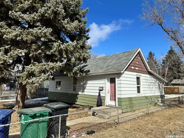 1502 F AVENUE N, Saskatoon, SK S7L 1X9