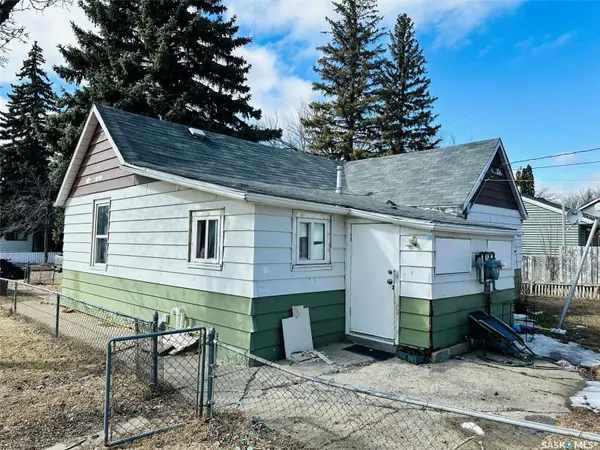 1502 F AVENUE N, Saskatoon, SK S7L 1X9