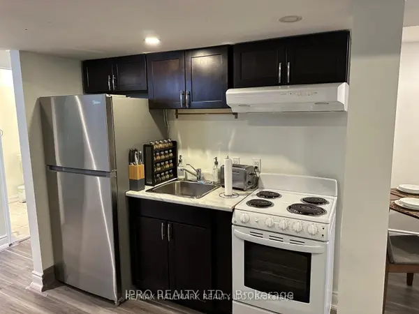 853 Fourth ST #Bsmt, Mississauga, ON L5E 1J7