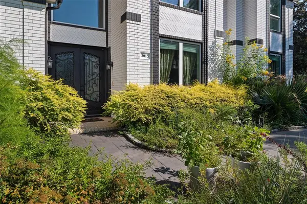 3015 Forestwood Drive, Arlington, TX 76006