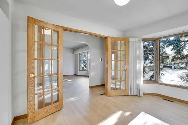 1956 Kelwood DR SW, Calgary, AB T3E 3Z3