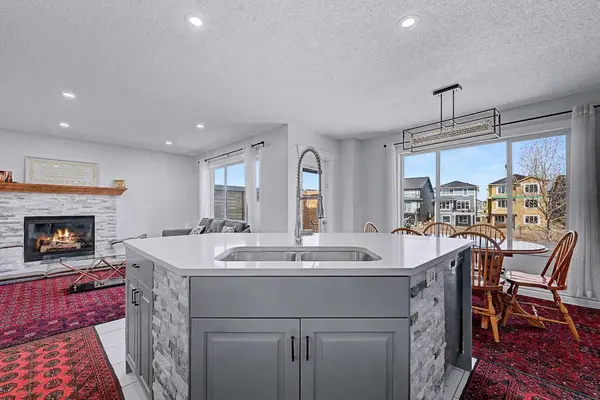 644 Luxstone LNDG SW, Airdrie, AB T4B 3L2