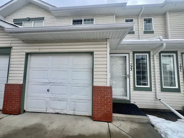 123 Country Hillas Villas NW, Calgary, AB T3K 4S8